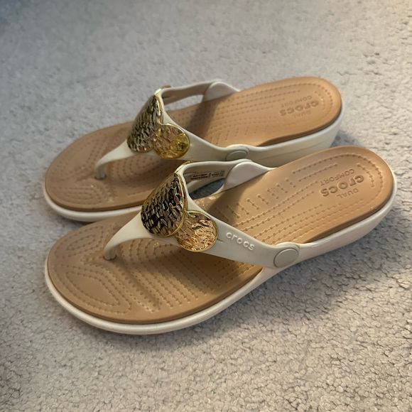 Crocs Women's White and Gold Sandals- Size 7- Like New - Picture 8 of 8